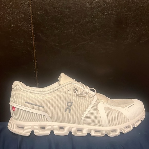 On Cloud 5 men’s/women’s white running shoes/sneakers - Picture 1 of 7